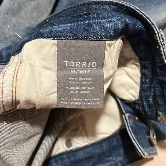 TORRID BOYFRIEND STRAIGHT JEAN VINTAGE STRETCH MEDIUM WASH Mid-rise Sz 16R - Picture 10 of 11